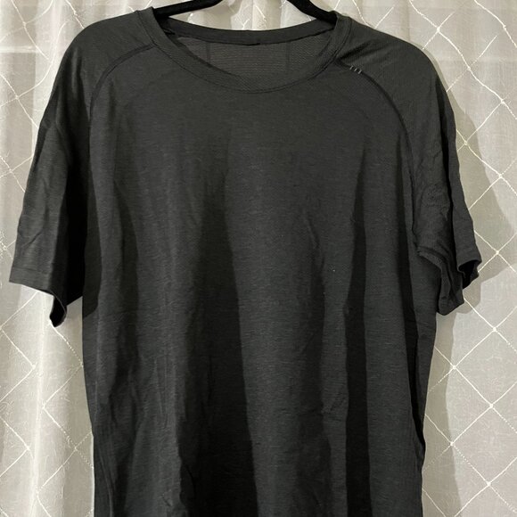 dark grey lululemon t-shirt size L - Picture 1 of 4